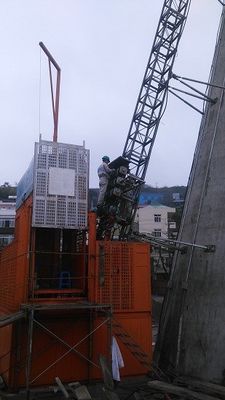 35 m/min Levier de chantier Q345B en acier Ascenseurs de construction temporaires