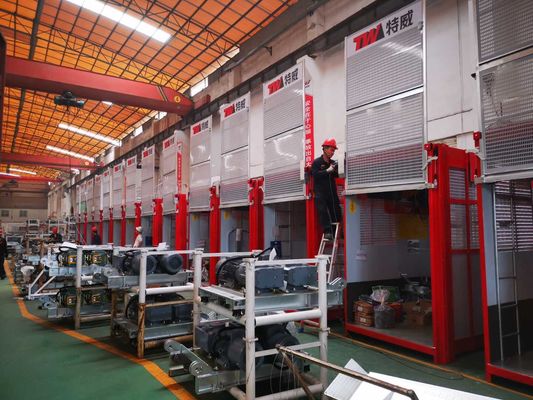 Atterrissage automatique à l'intérieur 63m/min Levail de construction Ascenseur résistant à la rouille