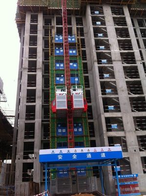 Site de construction 110kw 300m Rack and Pinion Construction Hoist Galvanisé à chaud