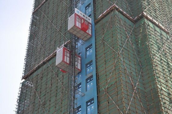 Bon prix Chauffage de bâtiments à support et à pignon, contrôle VFD, galvanisé à chaud 2000 kg Chauffage de bâtiments de construction, 0-46 m/min Chauffage de matériaux de transport en ligne